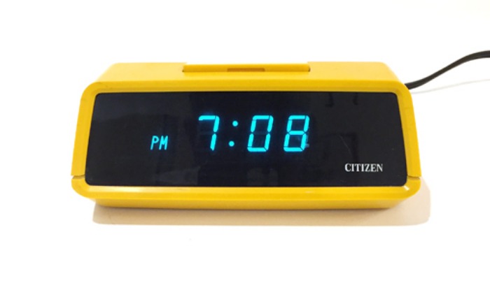 80s CITIZEN 옐로우 digital flip-clock.