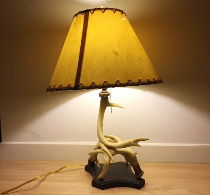 80s antique “hunting trophy Antler” leather table lamp.