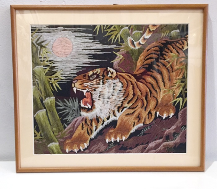[JAPAN]80s TIGER hand-made stencil print wood frame.