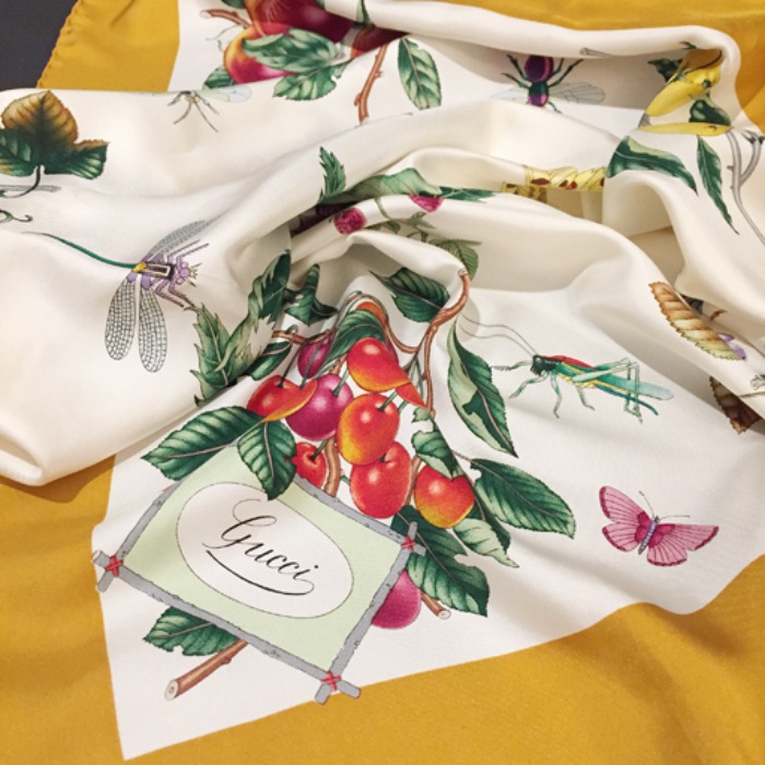 [ITALY]90s GUCCI “accornero” flora 100% silk scarf.