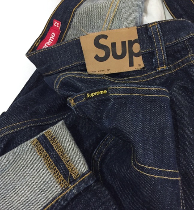 [U.S.A]SUPREME rigid slim-fit straight jean.