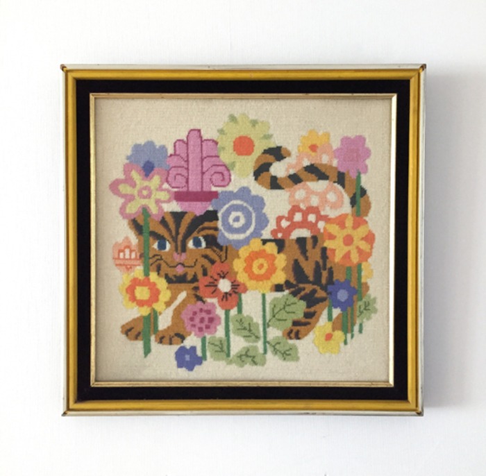 김백님[U.S.A]80s tiger &amp; flower quilt embroidery vintage frame.