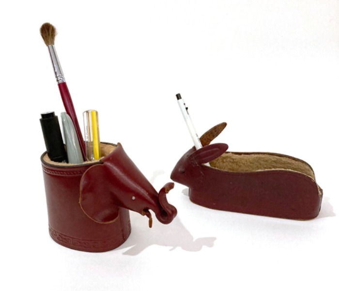 [U.S.A]80s Elaphant &amp; Rabbit hand-made leather toy holder.