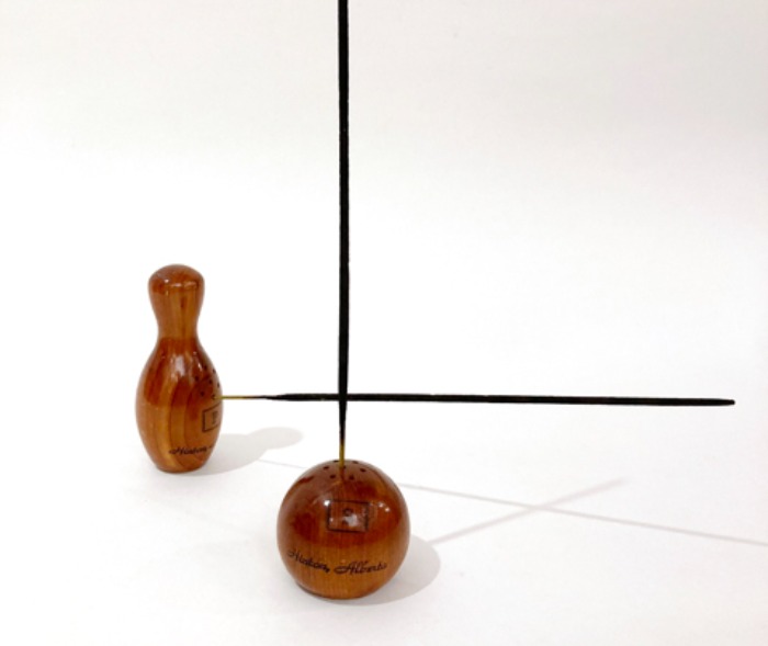 [U.S.A]80s wood “Bowling set” incense holder &amp; salt/pepper objet.