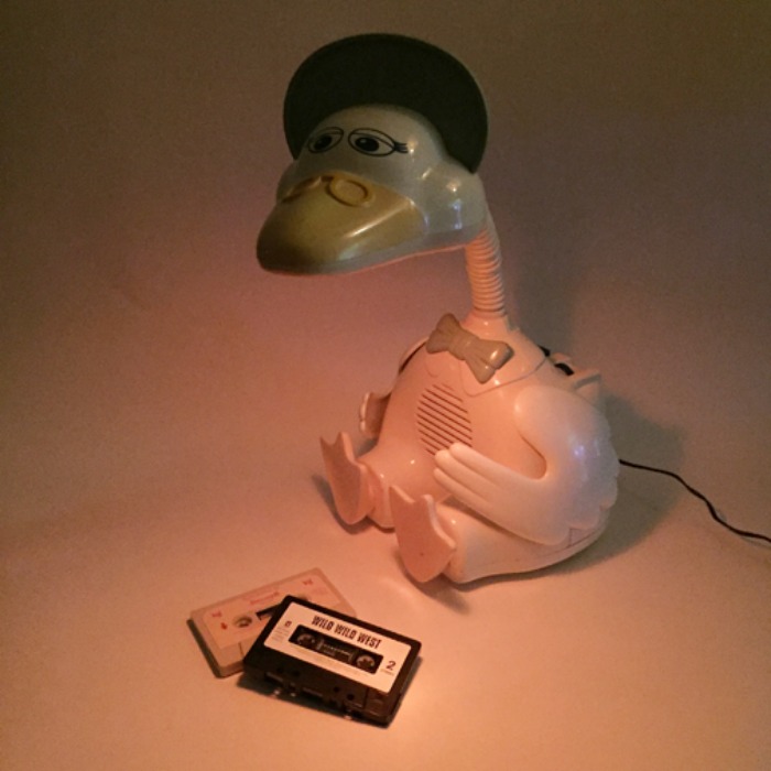[U.S.A]90s Mother Goose cassette player &amp; desk lamp.