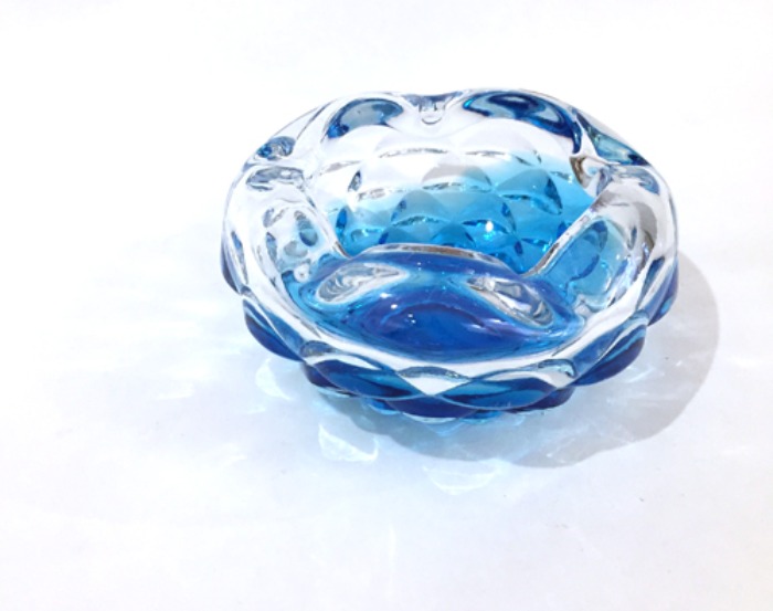 70s Yamaguchi Glass 울퉁불퉁 hand-made stud design glass ashtray.