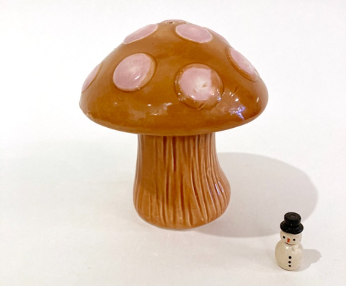 [U.S.A]80s mushroom ceramic salt &amp; pepper shaker.