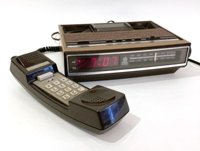 [U.S.A]70s General Electric Fm/Am radio/telephone/digital clock.