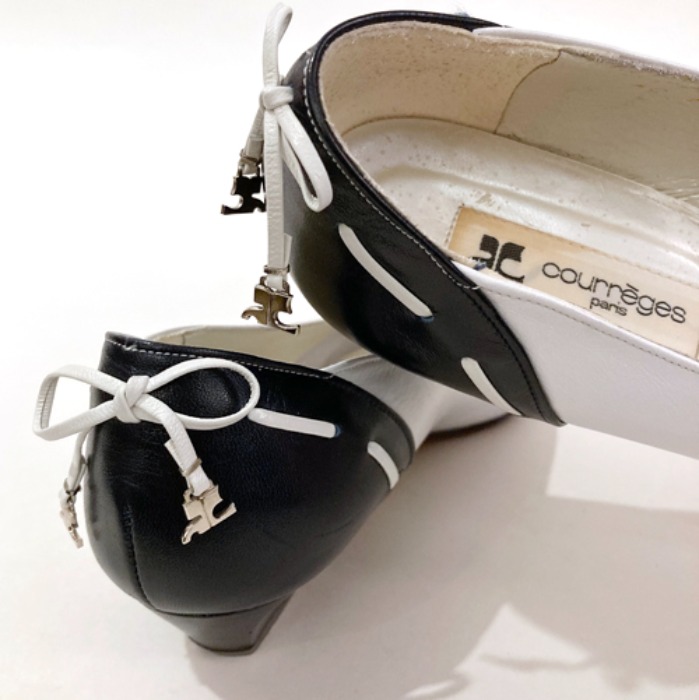90s courreges 꾸레쥬 ribbon logo leather pumps(여성 구두).