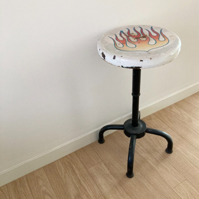 [U.S.A]80s flame 불꽃 printed steel stool chair(의자).
