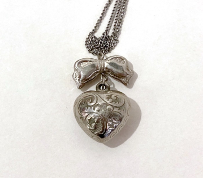 [U.S.A]70s Heart ribbon 하트 리본 hand-made silver pendant.